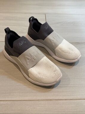 APL Kids TechLoom Slip-On Knit Athletic Sneakers in Gray and White, size 4